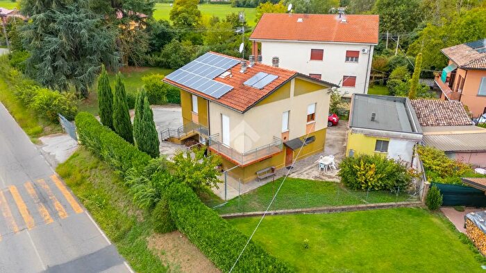 Casa con 7 locali in vendita in Via a Grandi, Montecchio Emilia