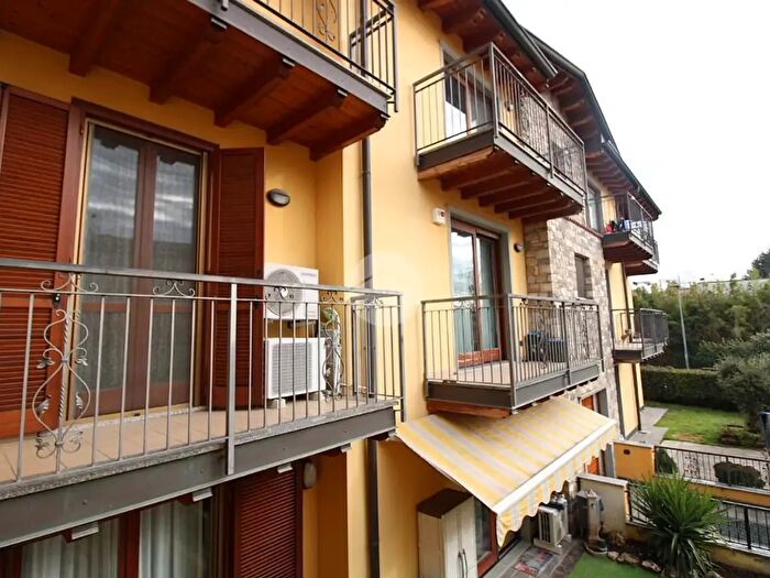 Appartamento trilocale in vendita in Via Albarotto, Romano Di Lombardia