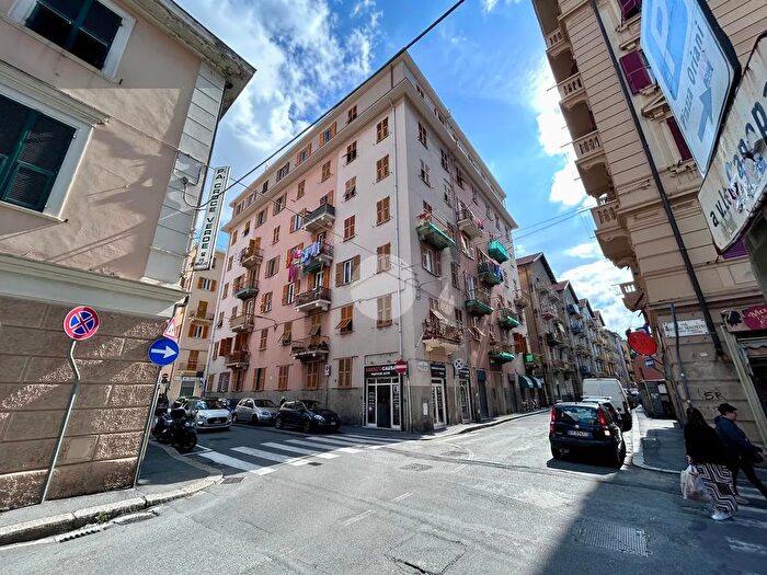 Appartamento trilocale in vendita in Via Gian Giacomo Cavalli, Genova
