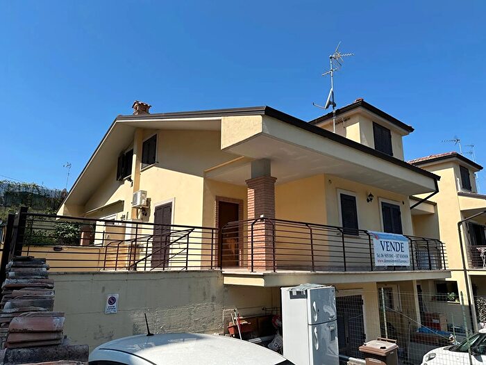 Casa quadrilocale in vendita in Via Tacito, Guidonia Montecelio