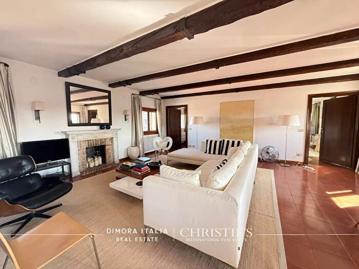 Appartamento con 6 locali in affitto in Venezia