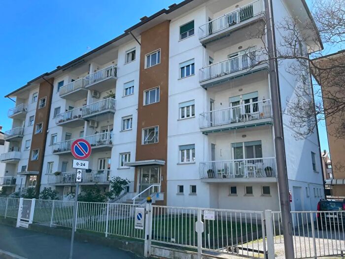 Appartamento trilocale in vendita in Via Cossar, Gorizia