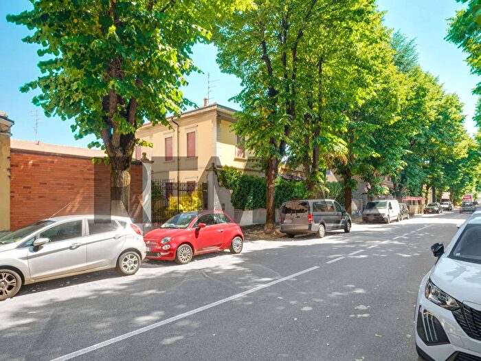 Casa con 10 locali in vendita in Via Varese, Busto Arsizio