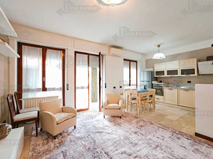 Appartamento quadrilocale in affitto in Via Ronchi, Udine, Milano