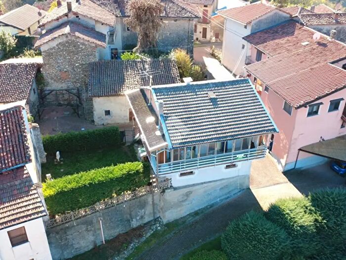 Casa quadrilocale in vendita in Via Raimondo Giovanni, Roppolo