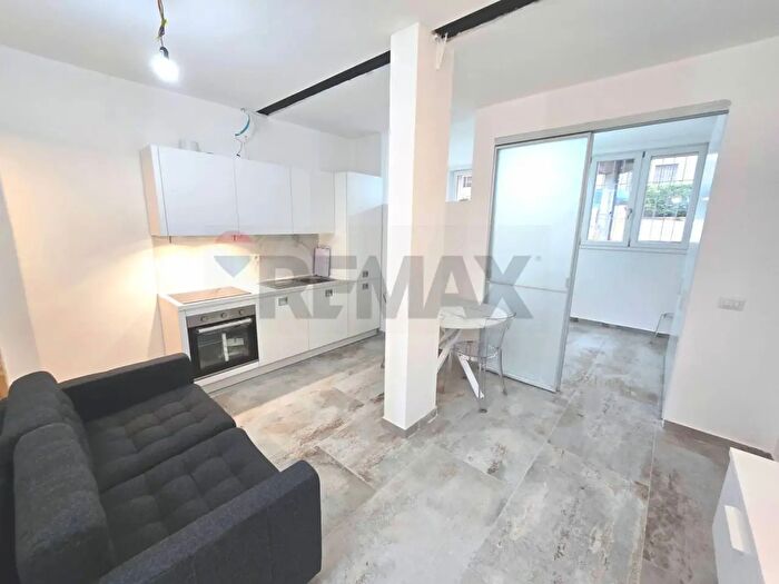 Appartamento bilocale in vendita in Via Capecelatro, Milano