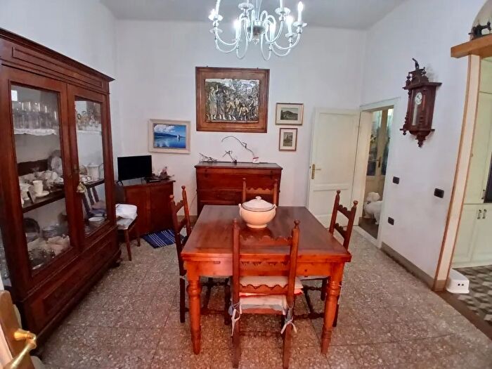 Casa con 10 locali in vendita in Pistoia