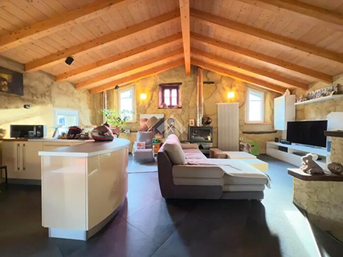 Casa trilocale in vendita in Via Boalzo, Teglio