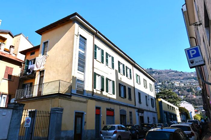 Appartamento con 5 locali in vendita in Via Teresa Ciceri, Como