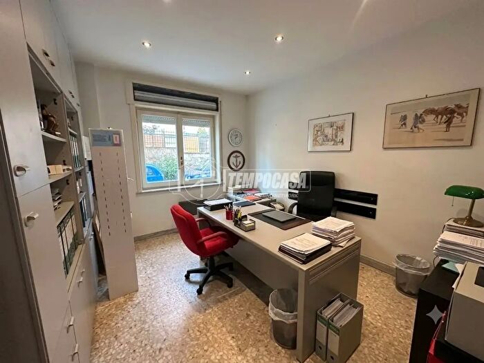 Appartamento con 5 locali in vendita in Napoli