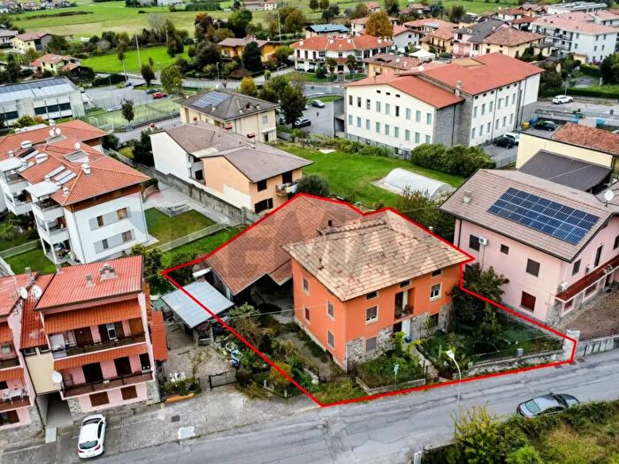 Casa con 8 locali in vendita in Artogne