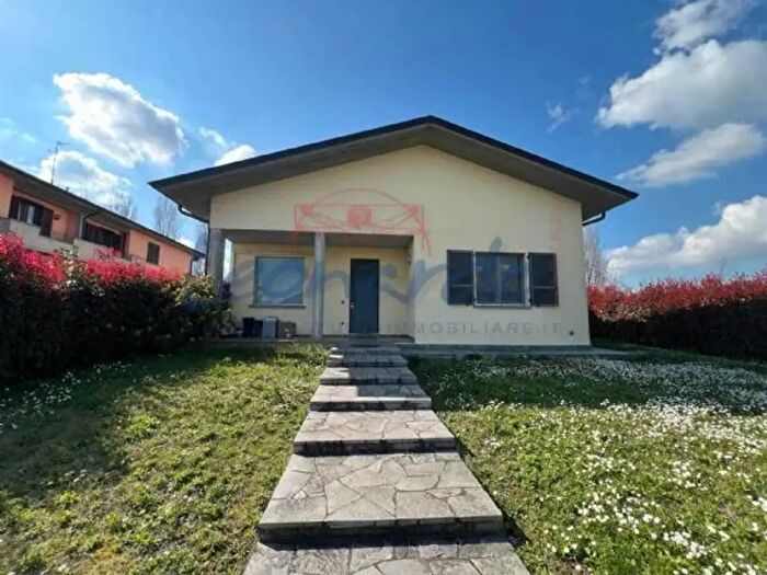 Casa con 9 locali in vendita in Via Gasparini, Rivergaro