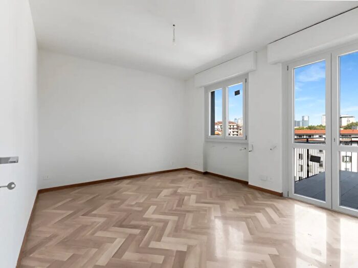 Appartamento trilocale in affitto in Via Achille Maiocchi, Milano