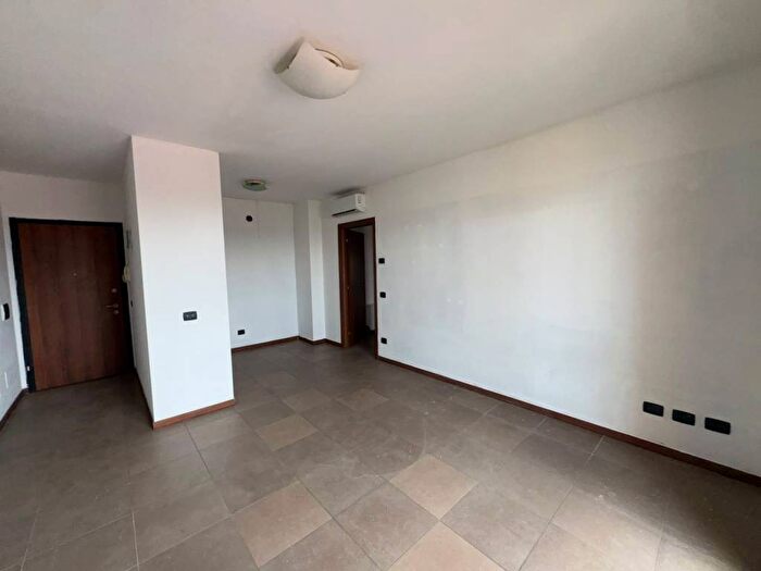 Appartamento trilocale in affitto in Via Primo Levi, Castelverde