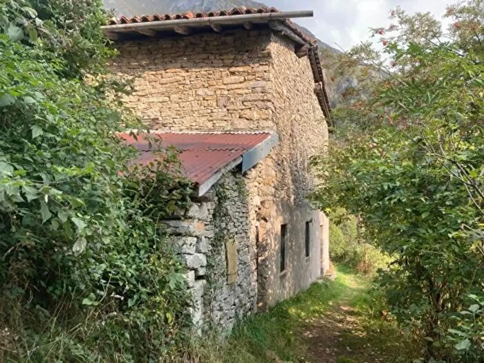 Casa bilocale in vendita in Via Santella, Oltre Il Colle