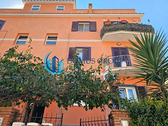 Appartamento trilocale in vendita in Via Maretto, Roma