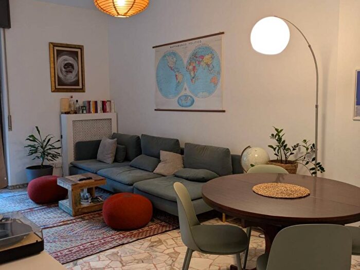 Appartamento trilocale in affitto in Via Carlo Botta, Porta Romana Medaglie dOro, Milano