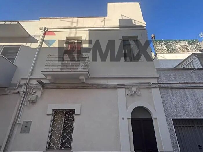 Casa con 7 locali in vendita in Via Pompeo Magno, Brindisi