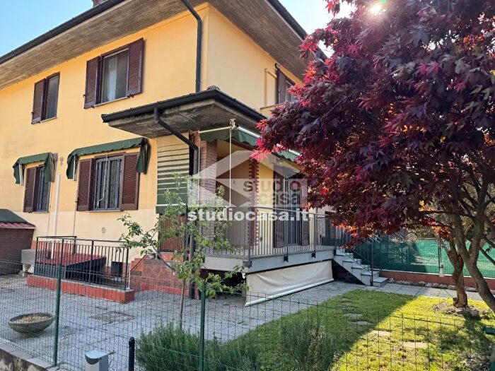 Appartamento trilocale in vendita in Via Donizetti a, Pieve Fissiraga