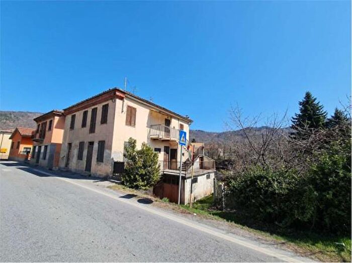 Casa con 6 locali in vendita in Via Nazionale, Nucetto