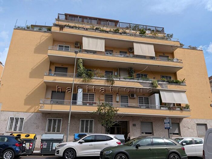 Appartamento trilocale in affitto in Via Igea, Camilluccia Farnesina, Roma