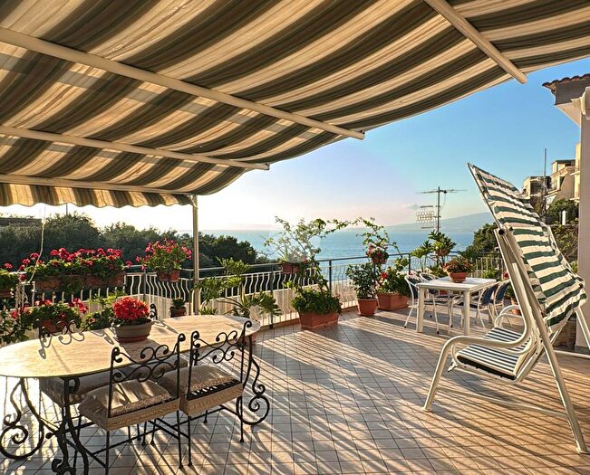 Appartamento trilocale in vendita in Via Rivo Pozzano, Castellammare Di Stabia