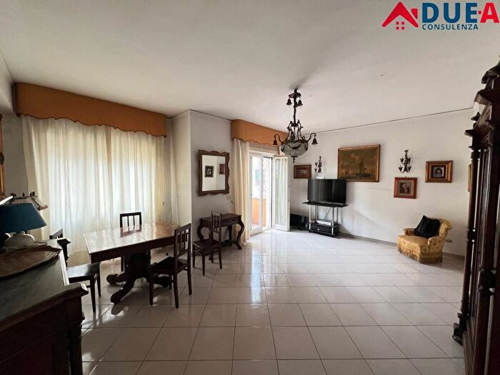 Appartamento quadrilocale in affitto in Via Francesco Cilea, Vomero, Napoli