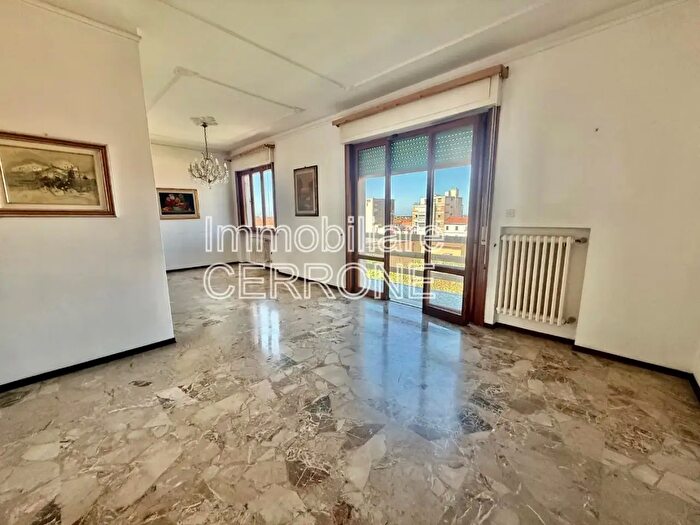 Appartamento con 7 locali in vendita in Cecina