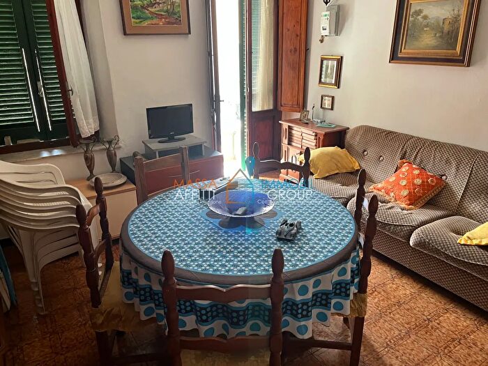 Casa quadrilocale in vendita in Via Castagnola di Sotto, Massa