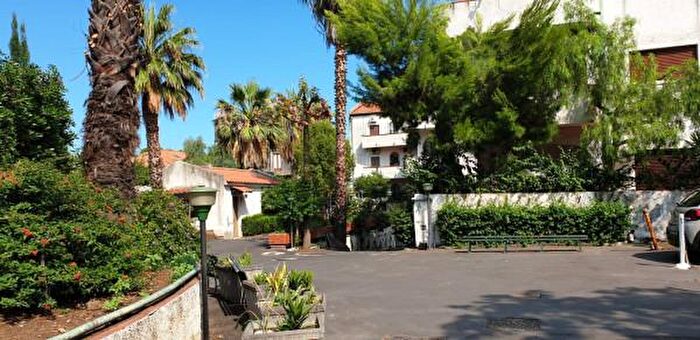 Appartamento trilocale in vendita in Aci Castello