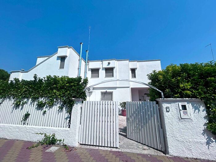 Casa trilocale in affitto in Via Perù, Leporano Marina, Leporano