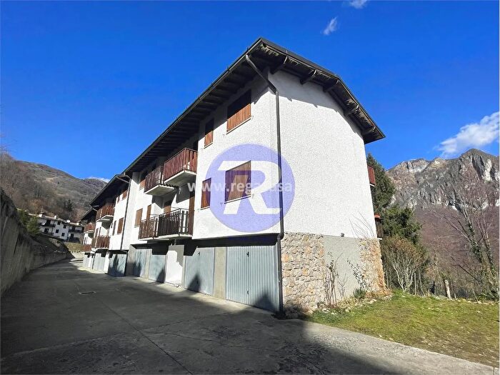 Appartamento trilocale in vendita in Via Canvento Taleggio Bg, Taleggio