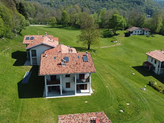 Appartamento trilocale in vendita in Via Rompiano, Sormano