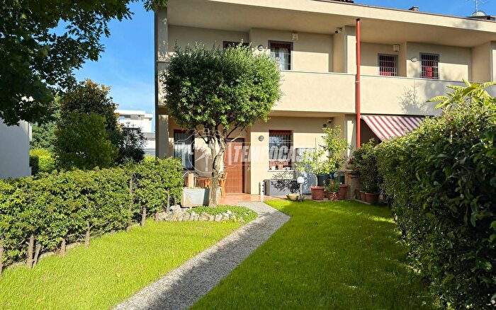 Casa quadrilocale in vendita in Via Francesco Sforza, Seveso