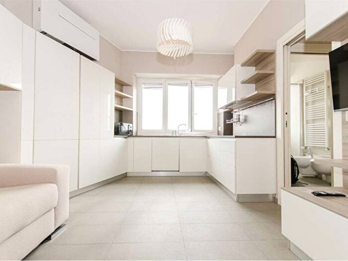 Appartamento monolocale in affitto in Via giorgio washington, Washington, Milano