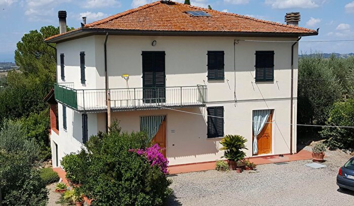 Casa con 7 locali in vendita in Strada per Sorbigliana, Castelfiorentino