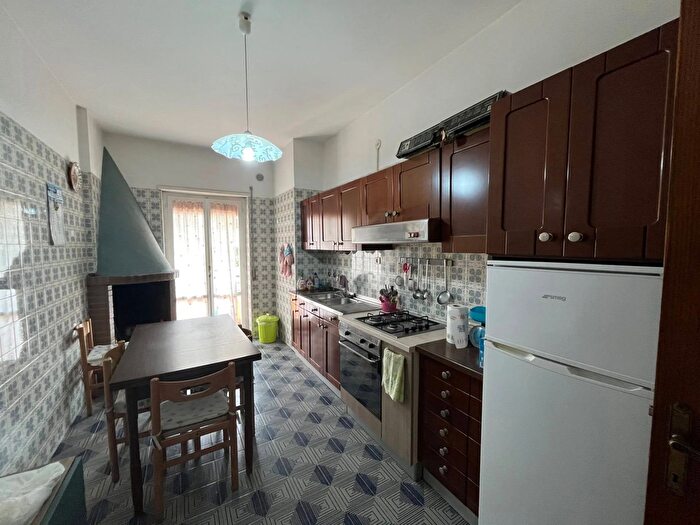 Appartamento con 7 locali in vendita in Via Palena, Chieti