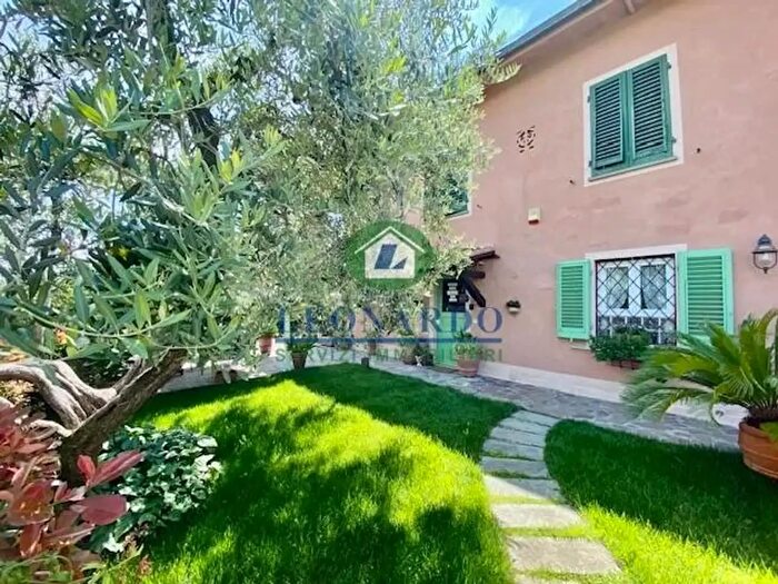 Appartamento con 5 locali in vendita in Buggiano