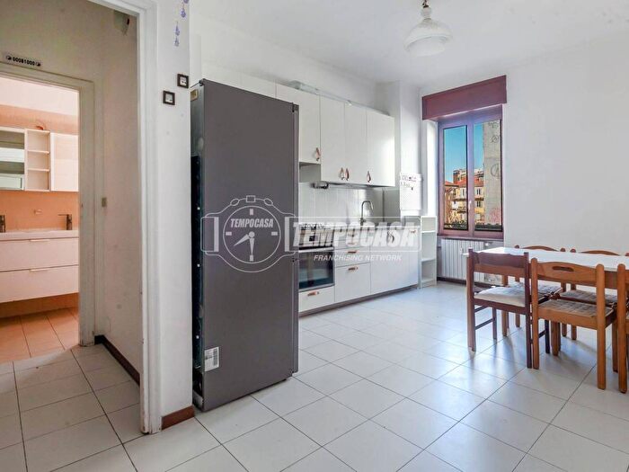 Appartamento trilocale in affitto in Via Giovanni Battista Niccolini, Paolo Sarpi, Milano