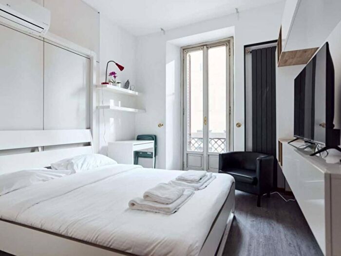 Appartamento trilocale in affitto in Corso Venezia, Palestro, Milano