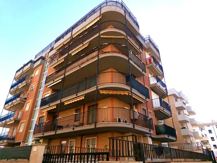 Appartamento trilocale in vendita in Via Fausto Camusi, Nettuno