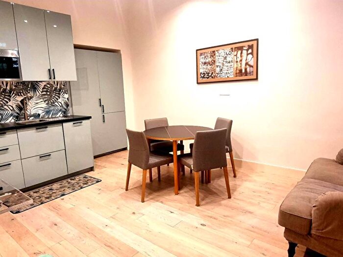 Appartamento trilocale in affitto in Largo Amilcare Ponchielli, Pinciano Villa Ada, Roma