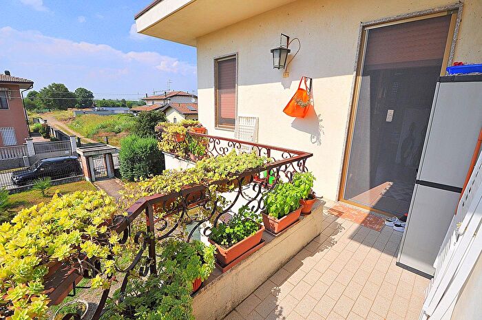 Appartamento con 5 locali in vendita in Inveruno