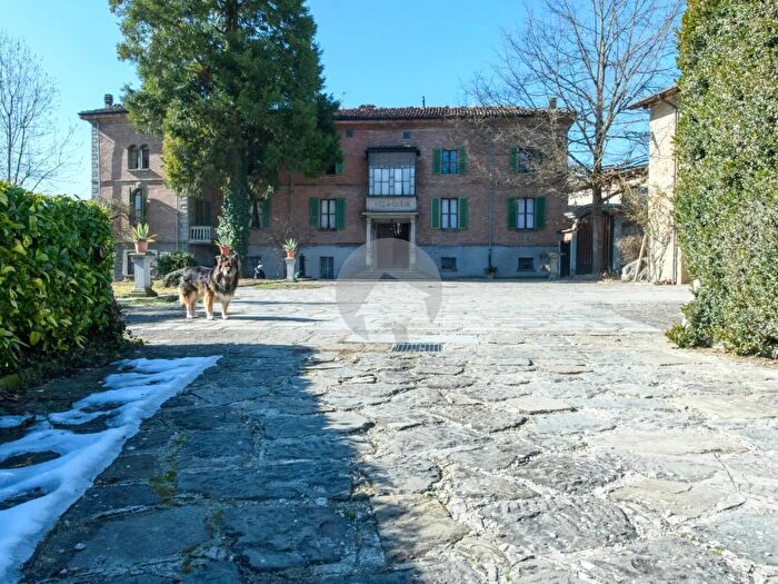 Casa con 20 locali in vendita in Via Giovanni Manenti, Vetto