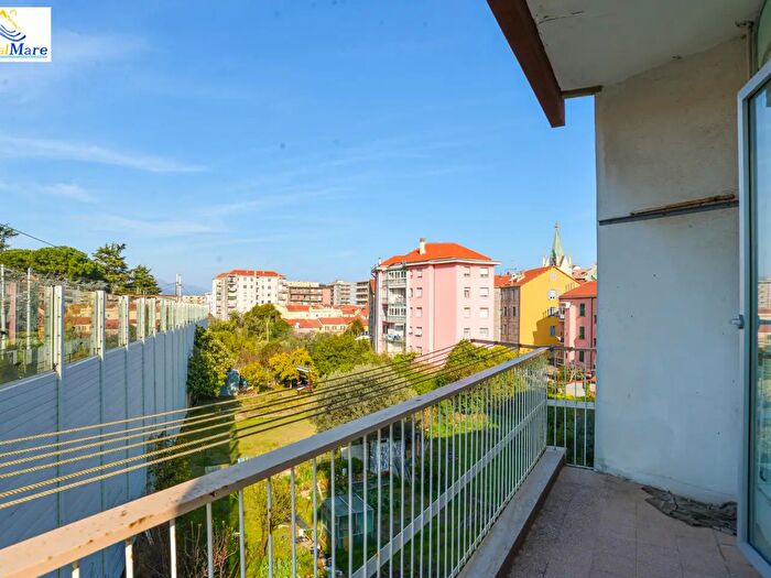 Appartamento con 5 locali in vendita in Via Quiliano, Savona