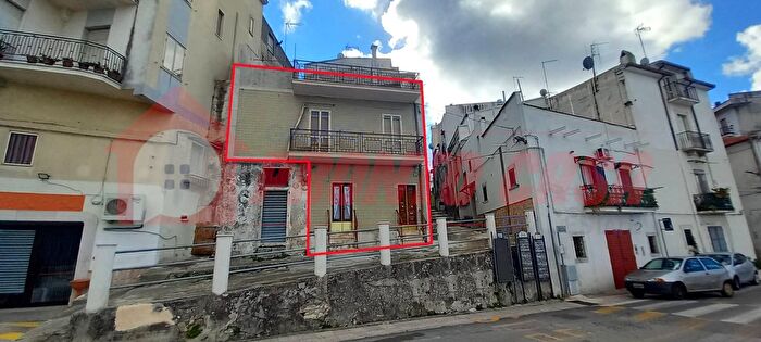 Appartamento con 5 locali in vendita in Via Umberto I°, Ischitella