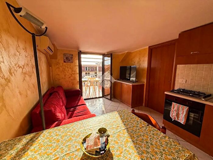 Appartamento trilocale in vendita in Via Cavour, Nocera Terinese