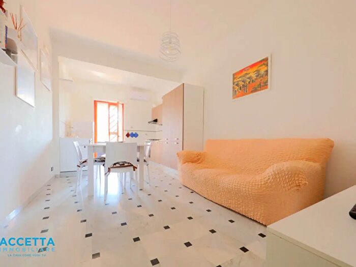 Appartamento trilocale in affitto in Via Cicale, Taranto