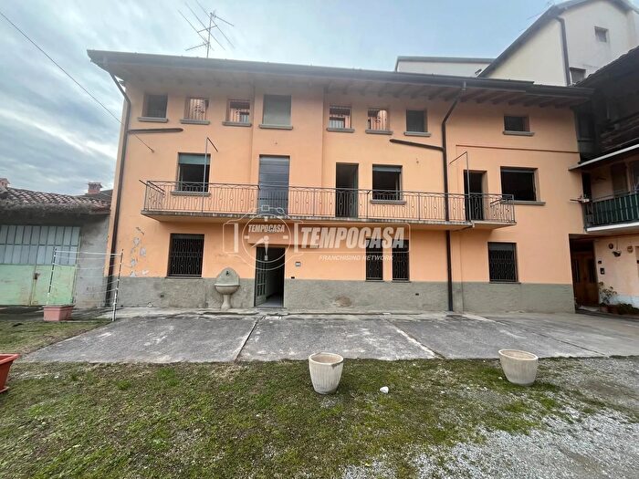 Appartamento con 8 locali in vendita in Via Galileo Galilei, Treviolo