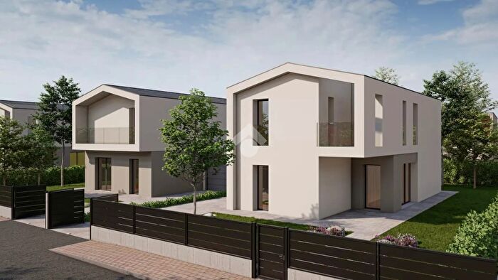 Casa con 5 locali in vendita in Via Ghiarda, Reggio Emilia